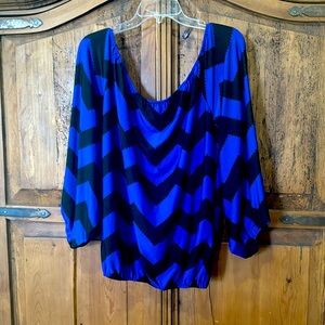 Zig zag blue and black top